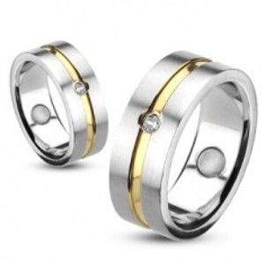 Šperky eshop - Prsteň z ocele so zlatou líniou a vsadeným zirkónom K10.15/16 - Veľkosť: 61 mm