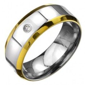 Šperky eshop - Prsteň z titánu - obrúčka striebornej farby s okrajmi zlatej farby a zirkónom C25.9 - Veľkosť: 59 mm