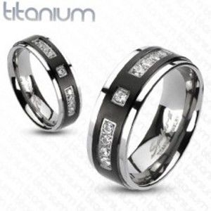 Šperky eshop - Prsteň z titánu s matným čiernym pruhom a kamienkami K15.19 - Veľkosť: 55 mm
