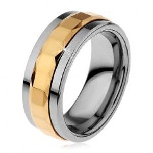 Šperky eshop - Prsteň z tungstenu, strieborná a zlatá farba, otáčavý stredový pás so štvorcami, 8 mm H8.01 - Veľkosť: 62 mm