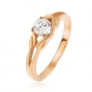 Šperky eshop - Prsteň zlatej farby z ocele, zirkón uprostred elipsy BB09.04 - Veľkosť: 57 mm