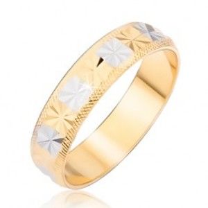 Šperky eshop - Prsteň zlatostriebornej farby s diamantovým rezom a ryhovanými okrajmi BB08.14 - Veľkosť: 48 mm