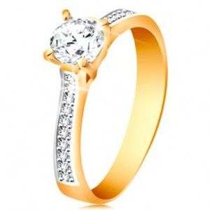 Šperky eshop - Prsteň zo 14K zlata - ligotavý okrúhly zirkón čírej farby, zirkónové ramená GG193.08/14 - Veľkosť: 50 mm