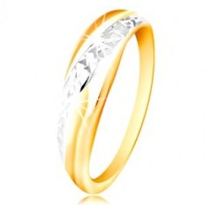 Šperky eshop - Prsteň zo zlata 585 - línie z bieleho a žltého zlata, ligotavý brúsený povrch GG212.42/50 - Veľkosť: 55 mm