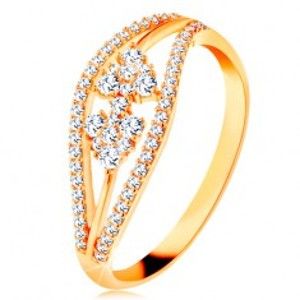 Šperky eshop - Prsteň zo žltého 14K zlata - zvlnené trblietavé línie a mašlička zo zirkónov GG131.07/56/61 - Veľkosť: 52 mm