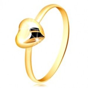 Šperky eshop - Prsteň zo žltého zlata 375 - úzka obrúčka a pravidelné zrkadlovolesklé srdiečko GG52.42/46 - Veľkosť: 48 mm