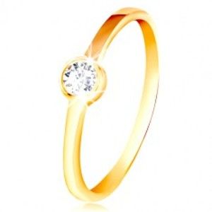 Šperky eshop - Prsteň zo žltého zlata 585 - okrúhly číry zirkón v lesklej objímke GG212.35/41 - Veľkosť: 56 mm