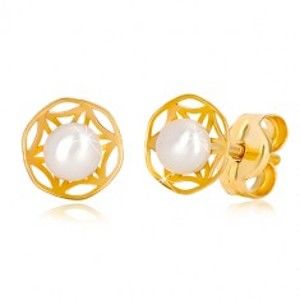 Šperky eshop - Puzetové náušnice zo 14K zlata - ornamentálny vyrezávaný kvet a perla GG36.16