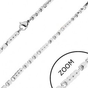 Šperky eshop - Retiazka z ocele 316L v striebornom odtieni, dlhšie a kratšie hranoly, 3 mm Z27.15