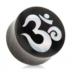 Šperky eshop - Sedlový plug do ucha z dreva čiernej farby, duchovný symbol jógy ÓM I44.01/07 - Hrúbka: 22 mm