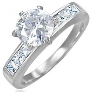 Šperky eshop - Snubný oceľový prsteň s vystupujúcim stredovým zirkónom D2.13 - Veľkosť: 51 mm