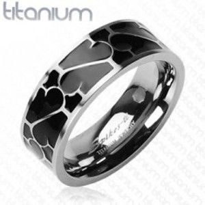 Šperky eshop - Titánový prsteň - čierna glazúra s ornamentom J1.5 - Veľkosť: 65 mm