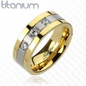 Šperky eshop - Titánový prsteň - zlato-striebornej farby, tri zirkóny F1.3/4 - Veľkosť: 62 mm