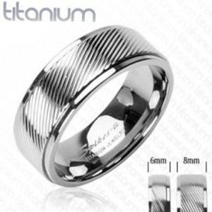 Šperky eshop - Titánový prsteň s diagonálnymi pruhmi B1.9 - Veľkosť: 66 mm