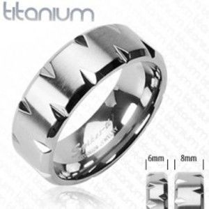 Šperky eshop - Titánový prsteň so zárezmi v tvare pneumatiky D4.8 - Veľkosť: 54 mm
