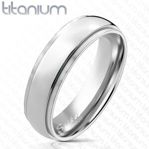Titánový prsteň v striebornom odtieni - zrkadlovolesklý pás uprostred, 6 mm - Veľkosť: 54 mm