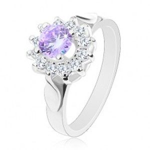 Šperky eshop - Trblietavý prsteň s lístkami na ramenách, svetlofialový zirkón, číre lupene G02.04 - Veľkosť: 52 mm