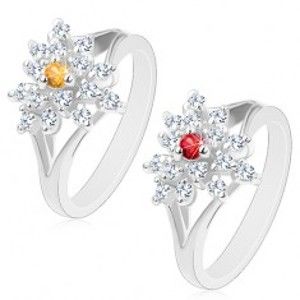 Šperky eshop - Trblietavý prsteň s rozdelenými ramenami, číry zirkónový kvietok, farebný stred V16.12 - Veľkosť: 53 mm, Farba: Červená