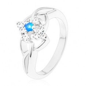 Šperky eshop - Trblietavý prsteň s rozdelenými ramenami, modrý zirkón v čírom kosoštvorci V12.11 - Veľkosť: 51 mm