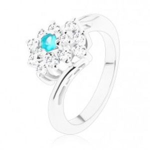 Šperky eshop - Trblietavý prsteň v striebornom odtieni, obdĺžnik v čírej a svetlomodrej farbe V06.16 - Veľkosť: 51 mm