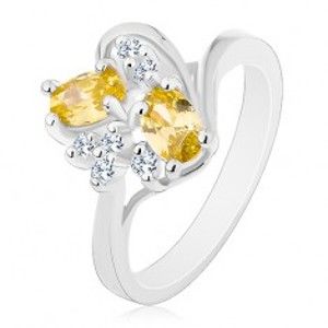 Šperky eshop - Trblietavý prsteň v striebornom odtieni, žltozelené ovály a číre zirkóniky S18.19 - Veľkosť: 57 mm