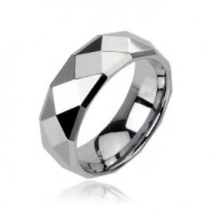 Šperky eshop - Tungstenový prsteň striebornej farby s brúsenými kosoštvorcami, 6 mm D8.18 - Veľkosť: 57 mm