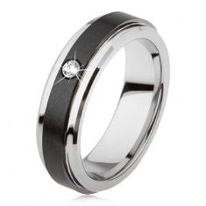 Šperky eshop - Volfrámový prsteň striebornej farby, čierny keramický pás, zirkón AB33.13 - Veľkosť: 59 mm
