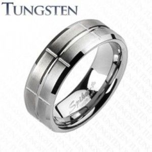 Šperky eshop - Wolfrámový prsteň - brúsený, so zárezmi C19.17 - Veľkosť: 49 mm
