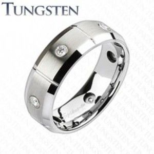 Šperky eshop - Wolfrámový prsteň s brúsenými obdĺžnikmi a zirkónmi C19.2 - Veľkosť: 70 mm