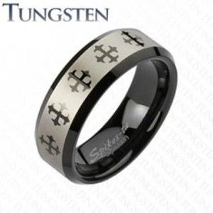 Šperky eshop - Wolfrámový prsteň s krížom a pásom striebornej farby C19.8 - Veľkosť: 54 mm