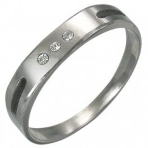 Šperky eshop - Wolfrámový prsteň s výberom a 3 zirkónmi D3.5 - Veľkosť: 57 mm