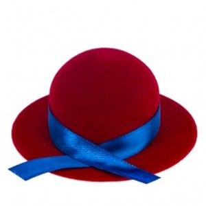 Šperky eshop - Zamatová krabička na prsteň alebo náušnice - červený klobúk Y57.10