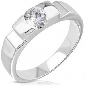 Šperky eshop - Zásnubný oceľový prsteň s vystupujúcim stredom a bočnými zárezmi D8.13 - Veľkosť: 52 mm
