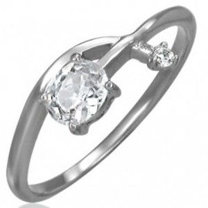 Šperky eshop - Zásnubný prsteň - prepletená zirkónová šípka D15.18 - Veľkosť: 52 mm