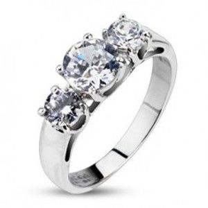 Šperky eshop - Zásnubný prsteň - tri vsadené číre zirkóny K15.11 - Veľkosť: 54 mm