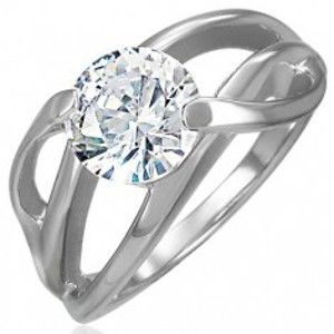 Šperky eshop - Zásnubný prsteň s priečnym úchytom a okrúhlym čírym zirkónom, oceľ 316L D3.14 - Veľkosť: 56 mm