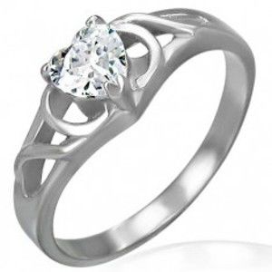 Šperky eshop - Zásnubný prsteň z chirurgickej ocele - číre zirkónové srdce, ornamenty D4.13 - Veľkosť: 55 mm