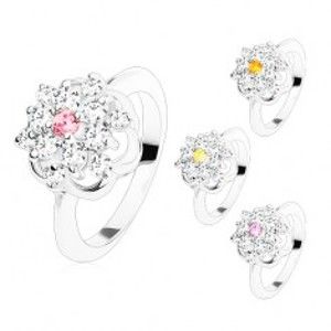Šperky eshop - Žiarivý prsteň s lesklými ramenami, brúsené farebné zirkóny, kontúra kvetu S16.01 - Veľkosť: 49 mm, Farba: Svetlofialová