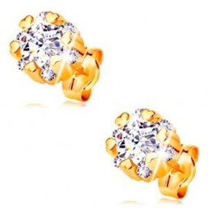 Šperky eshop - Zlaté 14K náušnice - žiarivý kvet čírej farby a drobné lesklé srdiečka GG204.26