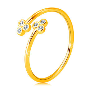 Zlatý 375 prsteň s úzkymi ramenami - dva trojlístky s čírymi okrúhlymi zirkónikmi - Veľkosť: 52 mm