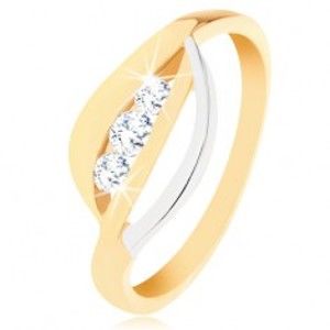 Šperky eshop - Zlatý prsteň 375 - dvojfarebné zvlnené línie, tri okrúhle zirkóny čírej farby GG56.01/40/28/30/177.02 - Veľkosť: 49 mm
