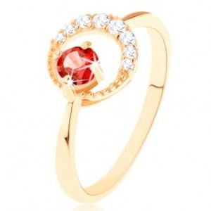 Šperky eshop - Zlatý prsteň 375 - zirkónový kosák mesiaca, okrúhly červený granát GG65.48/52 - Veľkosť: 52 mm