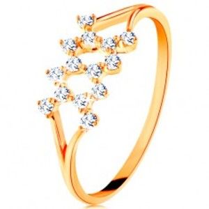 Šperky eshop - Zlatý prsteň 585 - rozdelené zahnuté ramená, cik-cak vzor zo zirkónov GG135.06/27/30 - Veľkosť: 59 mm