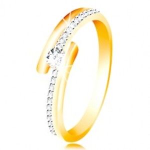 Šperky eshop - Zlatý prsteň 585 - rozdvojené ramená, vystúpený okrúhly zirkón čírej farby GG213.60/67 - Veľkosť: 56 mm
