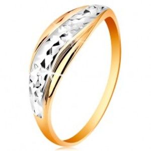 Šperky eshop - Zlatý prsteň 585 - vlnky z bieleho a žltého zlata, ligotavý brúsený povrch GG191.48/53 - Veľkosť: 58 mm