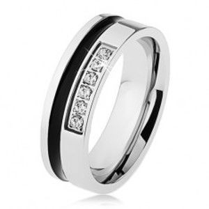 Šperky eshop - Zrkadlovolesklá oceľová obrúčka striebornej farby, čierny pruh, línia zirkónov SP15.18 - Veľkosť: 54 mm